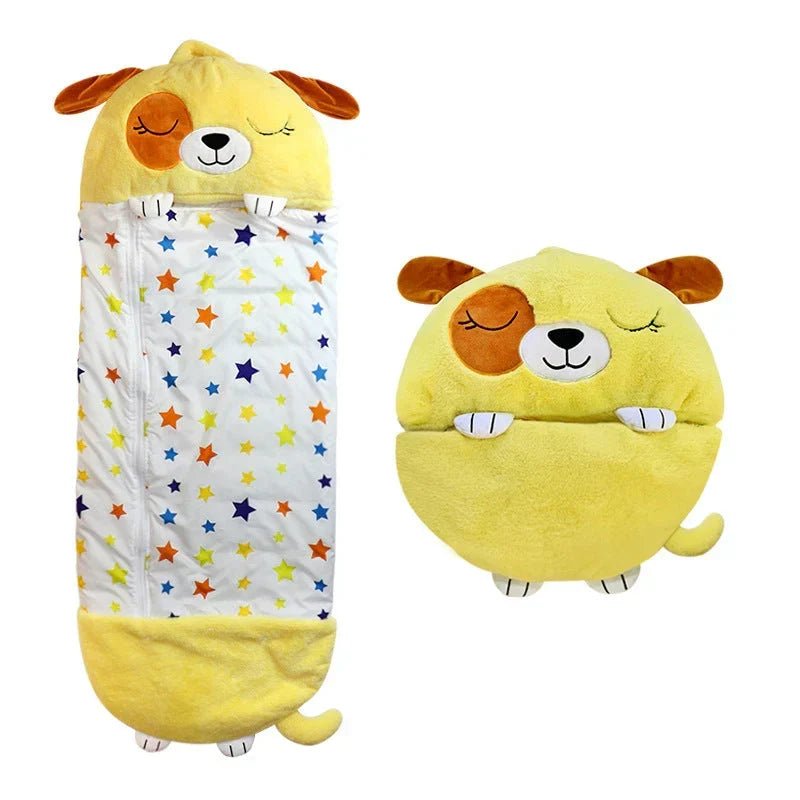 Sac de couchage peluche enfant pour siestes confortables et ludiques à la maison ou en voyage.