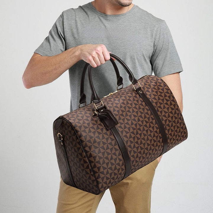Sac de voyage femme marron en cuir PU, élégant et chic. Parfait bagage week-end, mode et grande capacité.