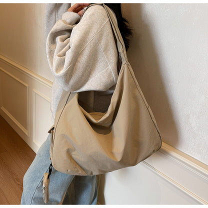 Sac à main hobo femme, grande capacité, parfait pour le style quotidien, accessoire mode polyvalent et chic.