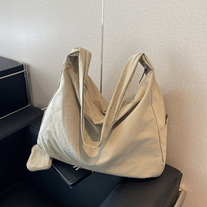 Sac femme hobo stylé, grande capacité, accessoire mode parfait pour un usage quotidien ou des sorties.