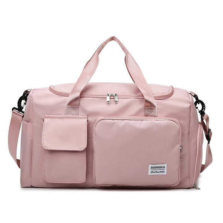 Sac de sport polyvalent avec grand compartiment principal et rangement à chaussures, parfait pour la salle de sport.