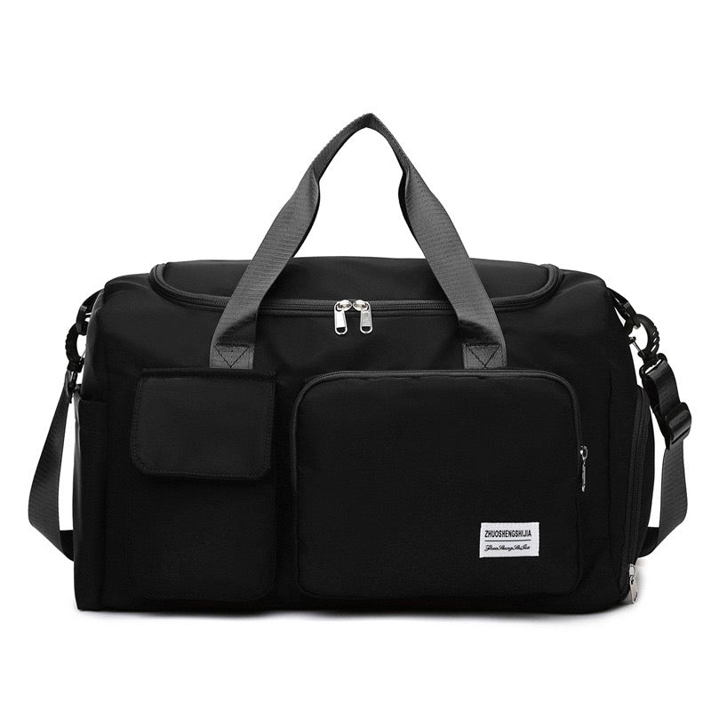 Sac week-end pratique avec grand espace et compartiment dédié aux chaussures, parfait pour les courtes escapades et voyages.