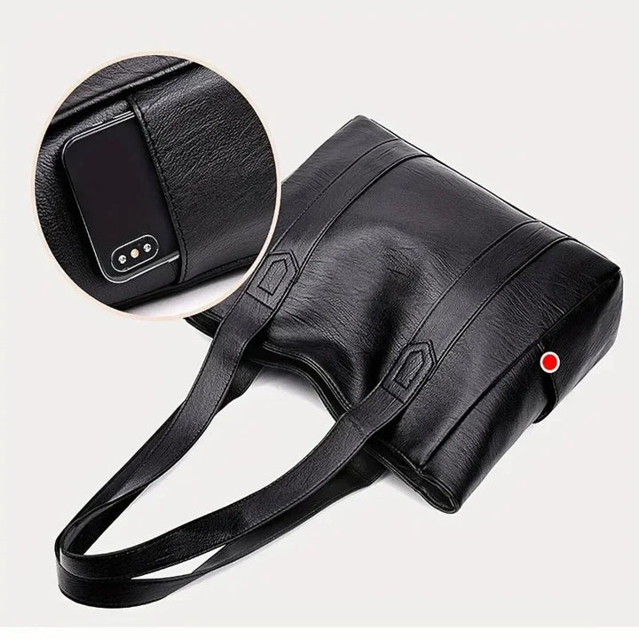 Sac femme rétro élégant avec surface lisse, à porter à l'épaule. Un accessoire mode chic et intemporel.