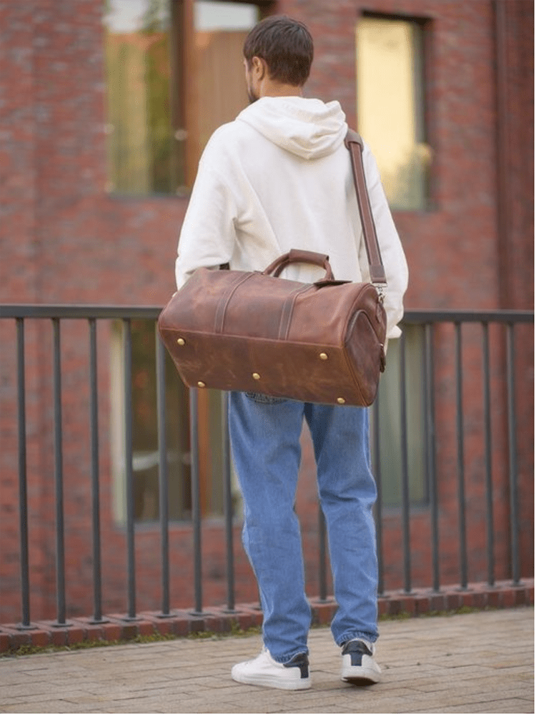 Sac de voyage homme en cuir crazy horse, design unique, idéal pour la maroquinerie.