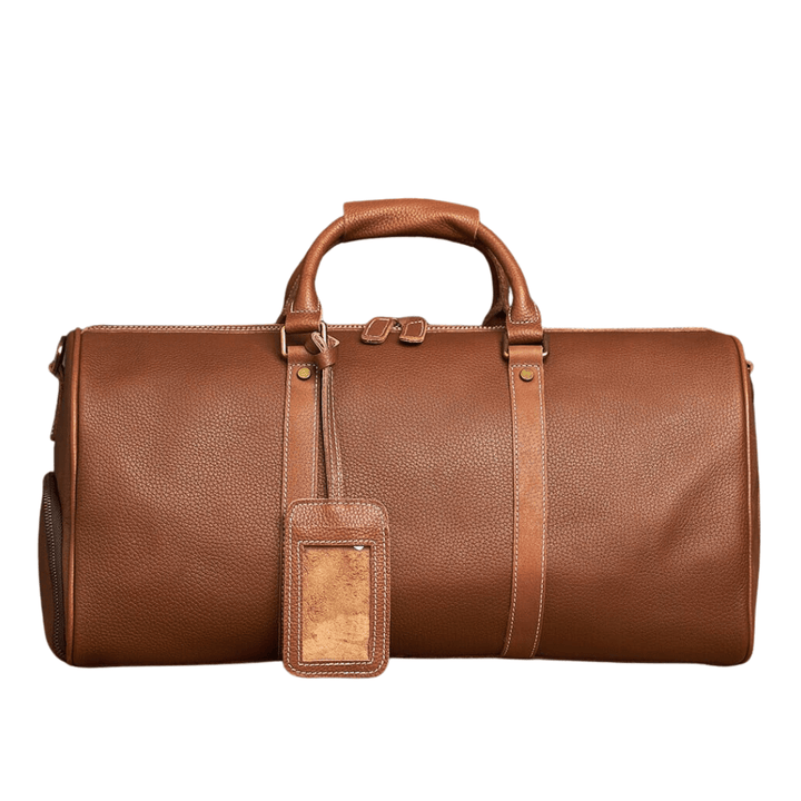Détail de la fermeture éclair et de la texture du cuir véritable noir du sac de voyage homme, format cabine.
