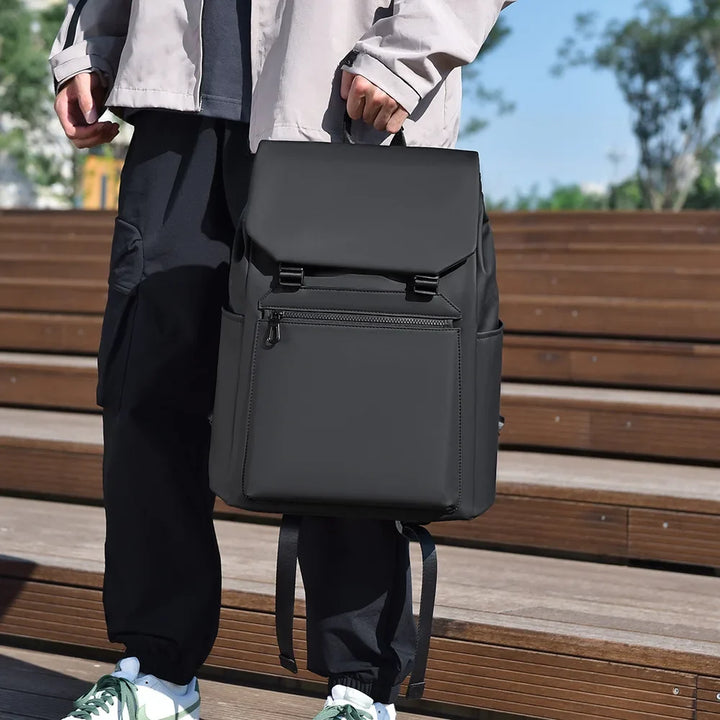 Sac à dos fonctionnel imperméable pour travail, voyage et études. Grand espace de rangement.