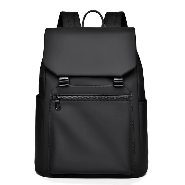 Sac à dos urbain imperméable, parfait pour les trajets quotidiens à vélo ou à pied. Style moderne.