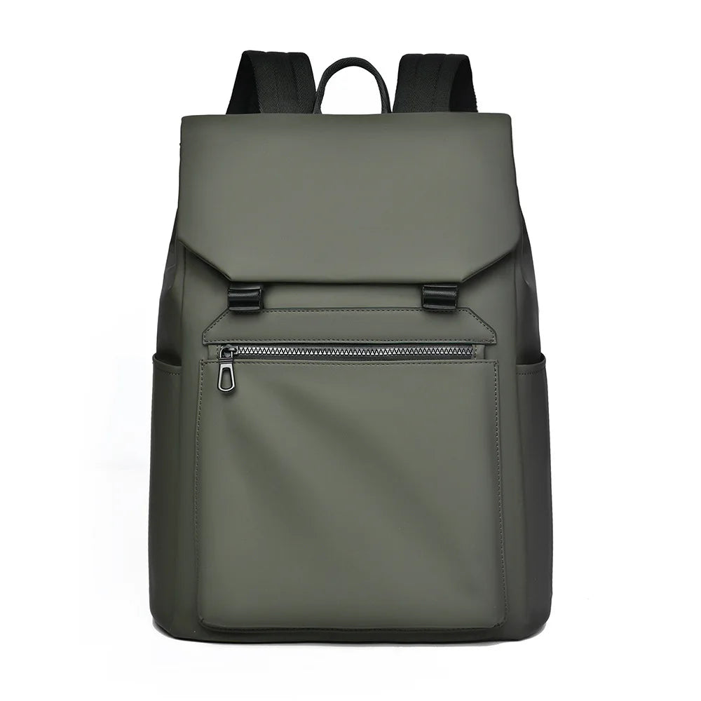 Sac à dos étanche et robuste, parfait pour protéger vos affaires de la pluie en milieu urbain.