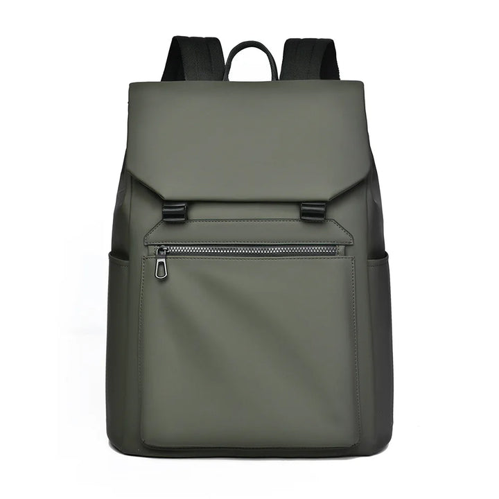 Sac à dos étanche et robuste, parfait pour protéger vos affaires de la pluie en milieu urbain.