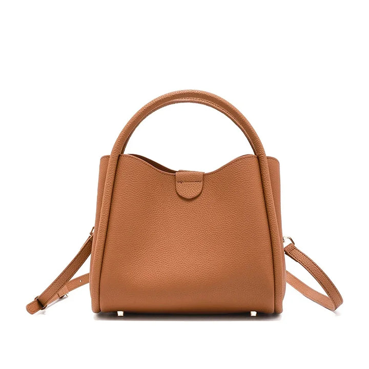 Sac à main femme noir, similicuir de qualité, bandoulière réglable, look élégant et intemporel.