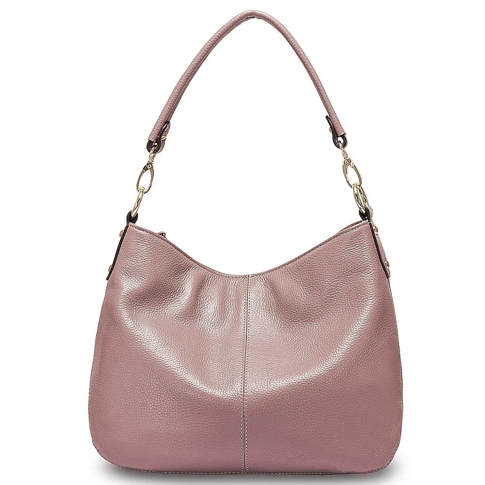 Sac à main élégant pour femmes en cuir souple. Moderne, chic et polyvalent, parfait avec sa bandoulière.