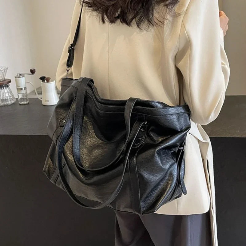 Sac à main femme Inka tendance, style cabas en cuir synthétique de qualité, parfait pour le campus étudiant.