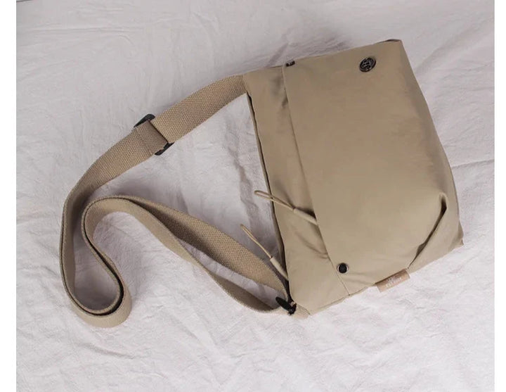 Sac banane femme ajustable et confortable en toile, léger pour un porté épaule ou taille facile.