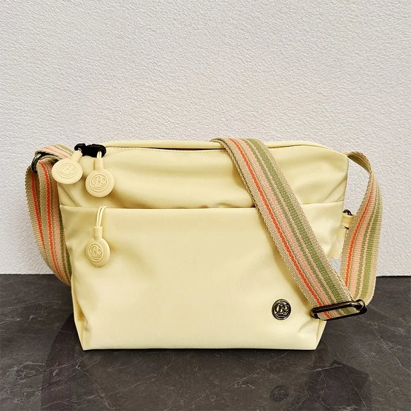 Sac anti-vol pour femme, design moderne, sacoche pratique pour garder vos affaires en sûreté.