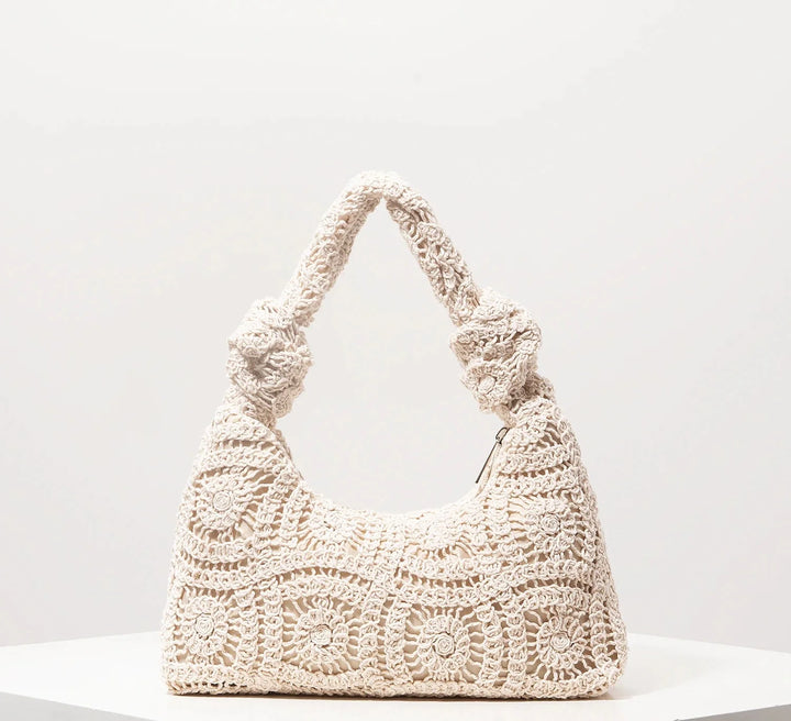 Sac à main bohème chic en crochet ivoire pour femme, parfait pour l'été. Élégance artisanale et style estival.