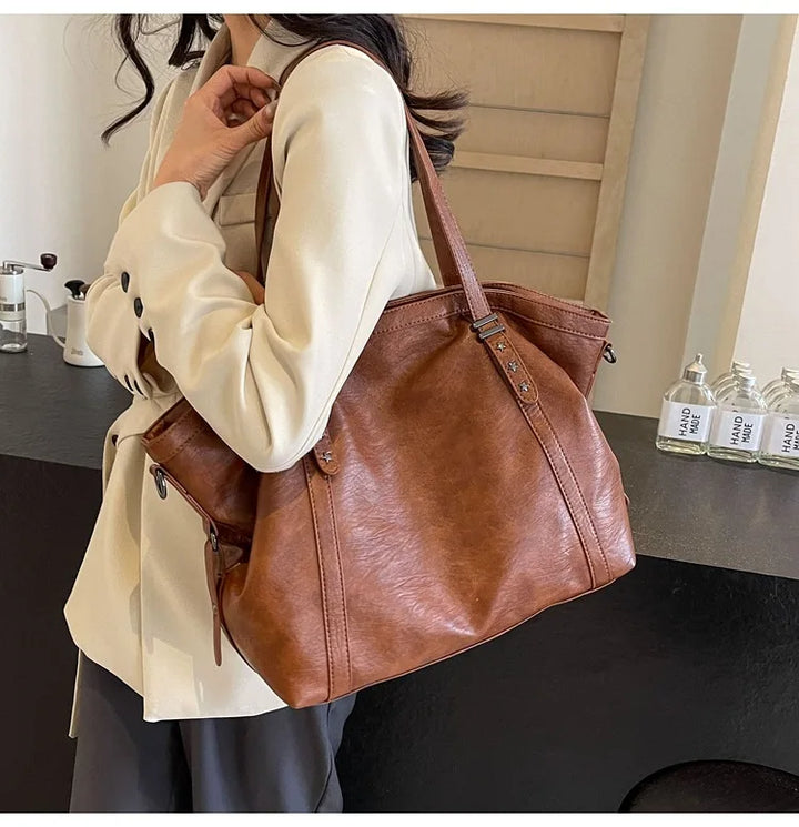 Sac Inka polyvalent pour étudiante, grand format, chic et pratique pour cours, lycée ou université. Cuir synthétique.
