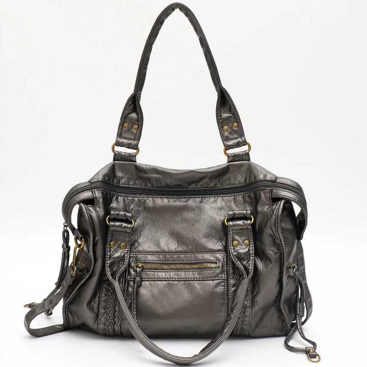 Sac de cours femme en environnement universitaire, similicuir, élégant et pratique pour la fac.