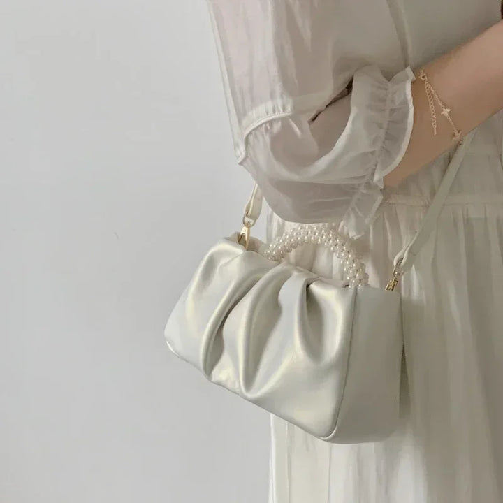 Sac à main bandoulière chic pour femme, accessoire élégant pour mariage ou fête.