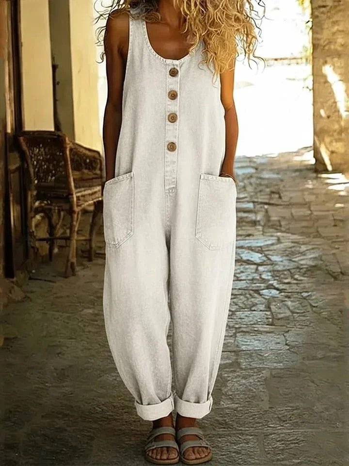 Salopette femme ample et fluide, offrant un confort optimal et un style décontracté chic. Parfaite pour l'été.