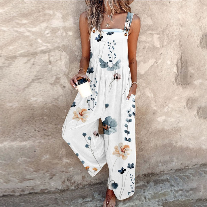 Modèle tendance de salopette femme à motifs imprimés, bretelles ajustables, parfaite pour un look estival.