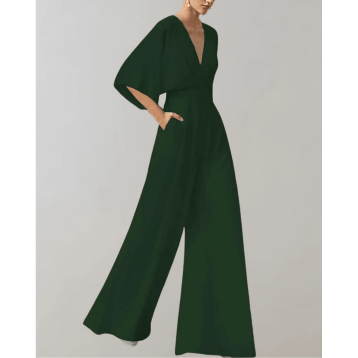 Salopette femme chic, silhouette fluide à taille haute et jambes larges. Look féminin et moderne, très confortable.