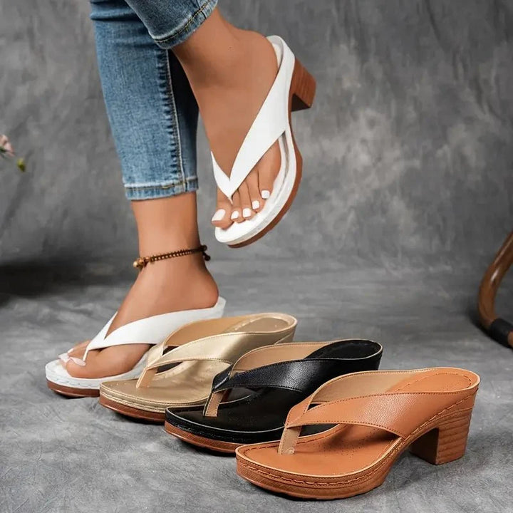 Chaussures d'été femme, sandales à bride large offrant confort et adhérence pour toutes les activités.