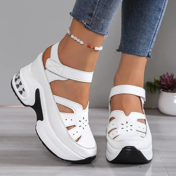 Sandales à plateau femme élégantes, parfaites pour un style printemps-été chic et décontracté.