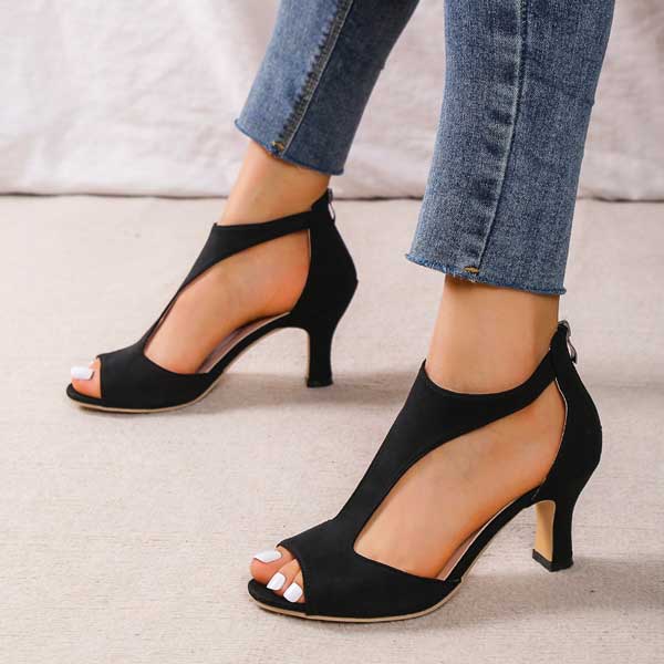 Sandales à talons mode féminine, bout ouvert, confortables et élégantes pour les soirées d'été.