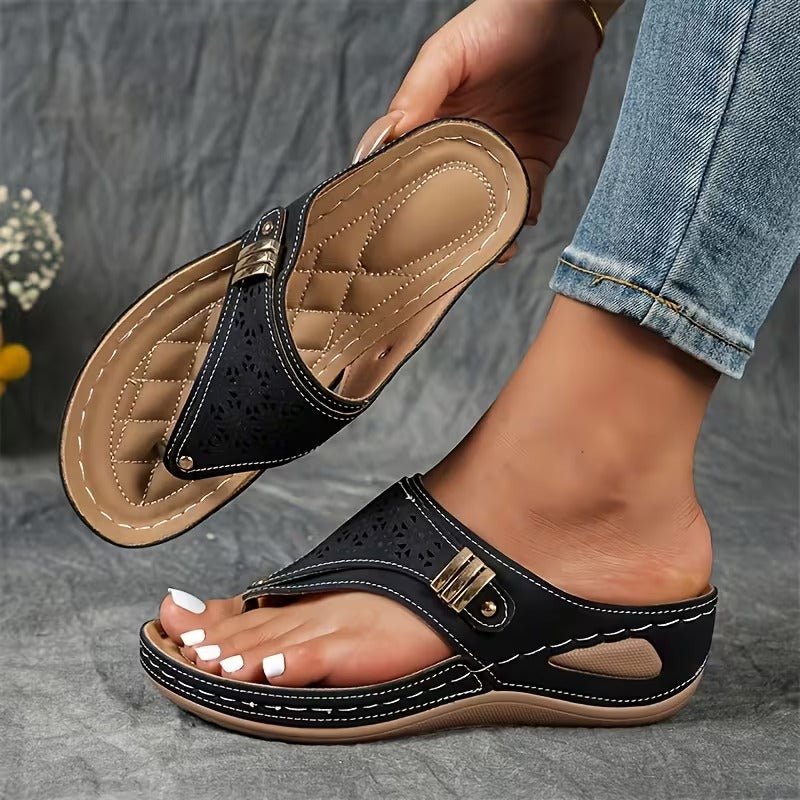 Sandales compensées élégantes avec support pour femme, parfaites pour l'été et le voyage.