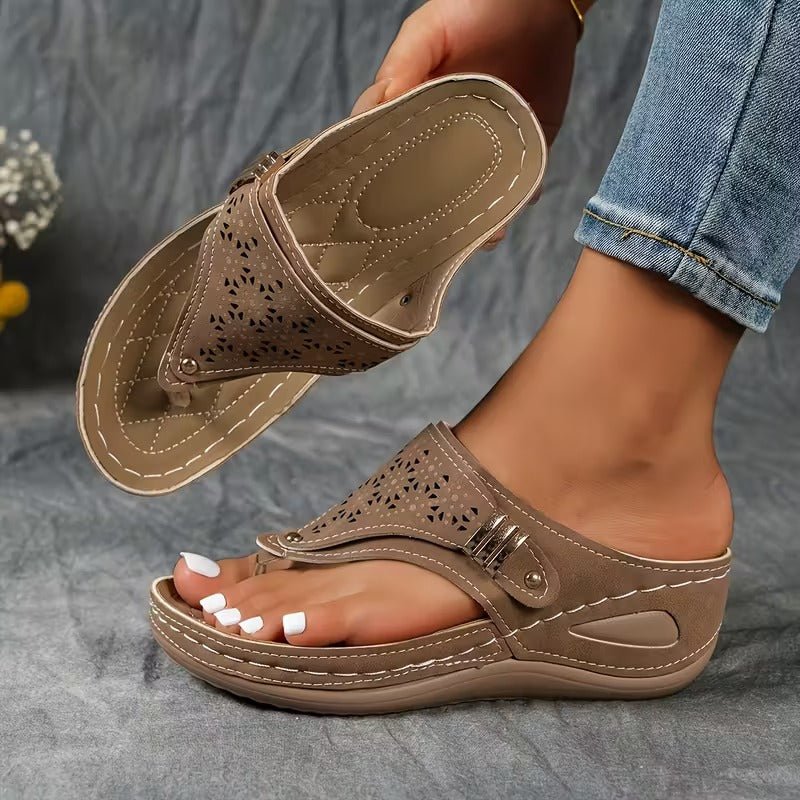 Chaussures femmes confortables, sandales compensées légères pour un été décontracté et stable.