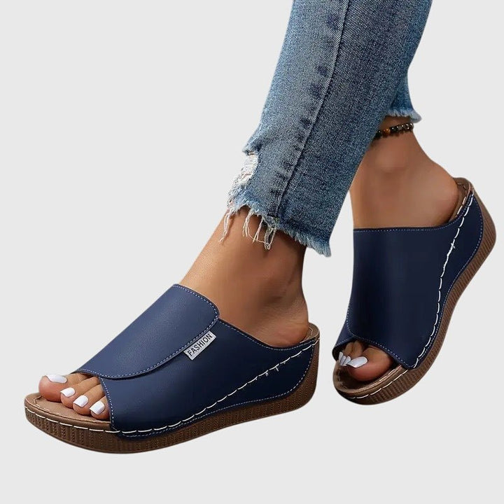 Sandales femme à talon compensé, ultra confortables pour l'été. Chaussures élégantes et décontractées, style ouvert.