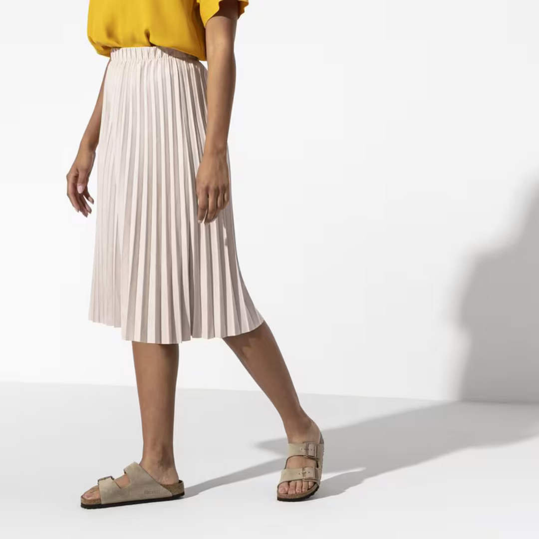 Sandales anatomiques femme couleur taupe, légères et élégantes pour l'été.
