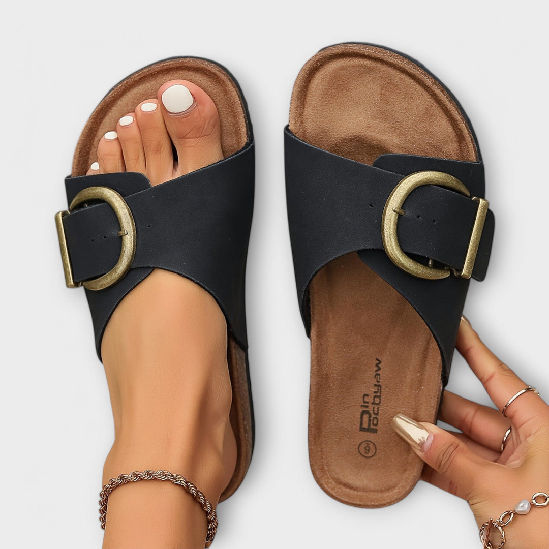 Élégantes sandales orthopédiques pour femmes, alliant mode et bien-être avec soutien thérapeutique intégré.