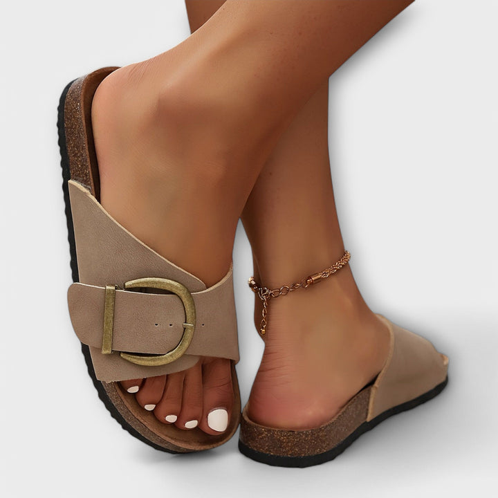 Sandales femmes élégantes avec bride à boucle, semelle orthopédique pour un confort optimal et un soutien parfait.