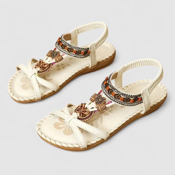 Confortables sandales plates femmes, orthopédiques, au design bohème élégant pour un soutien plantaire parfait.