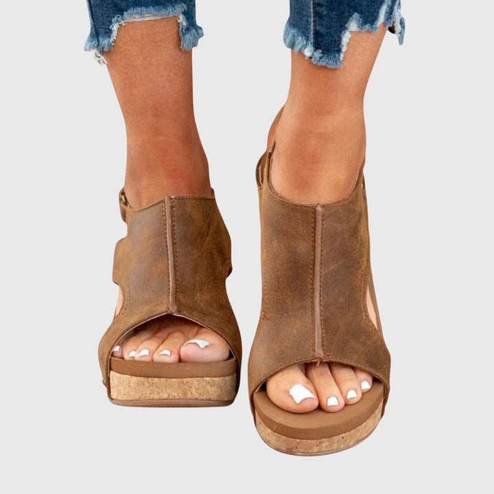 Chaussures d'été orthopédiques pour femmes, avec plateforme assurant confort et soutien tout au long de la journée.