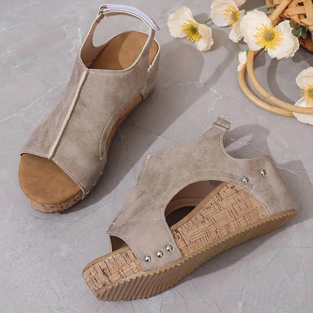 Sandales à plateforme pour femmes, alliant style moderne et soutien orthopédique optimal pour un confort durable.