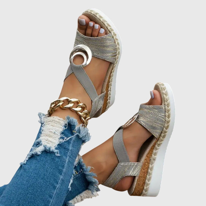 Sandales femme orthopédiques avec soutien voûte plantaire et amorti, modèle bout ouvert réglable.
