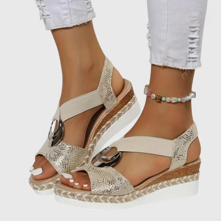 Sandales mode femme bout ouvert, orthopédiques, offrant un confort optimal pour le quotidien d'été.