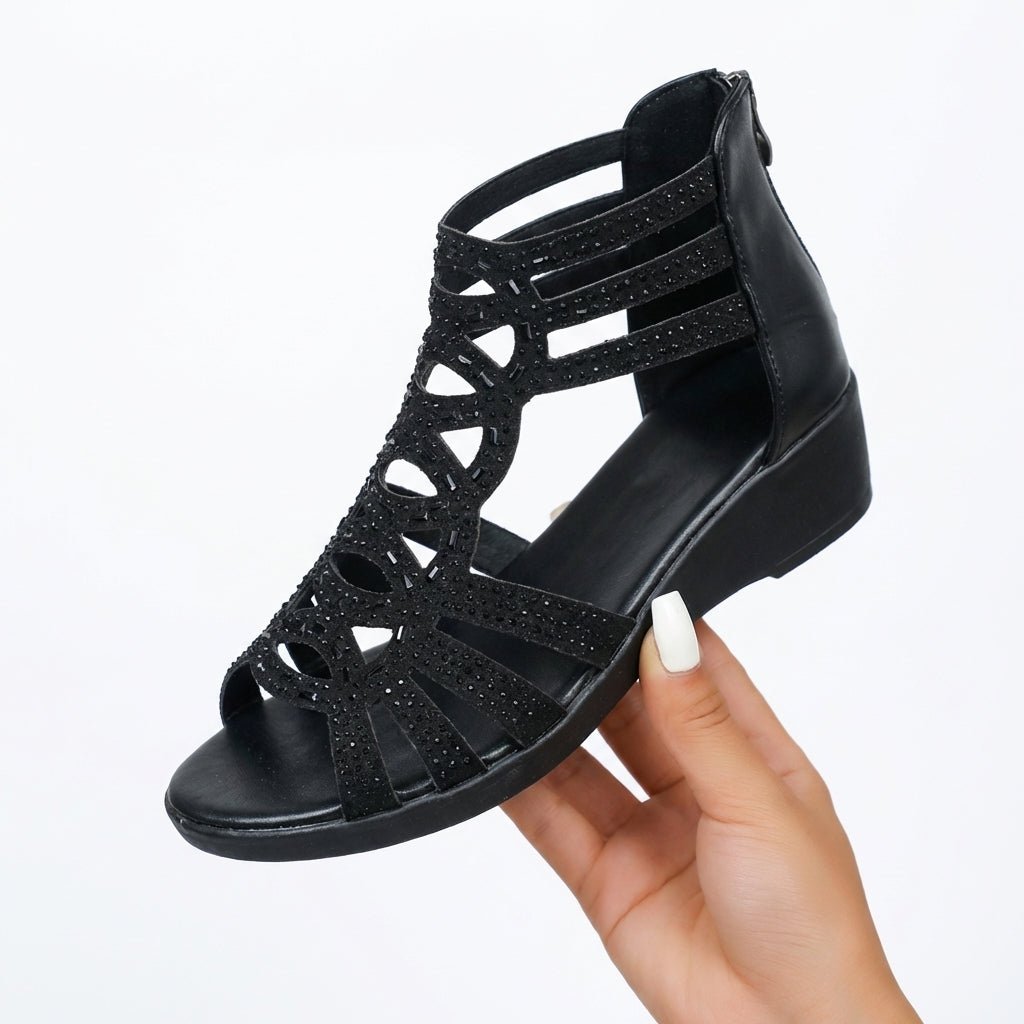 Sandales femme à talon compensé portées. Confort orthopédique et look estival moderne.
