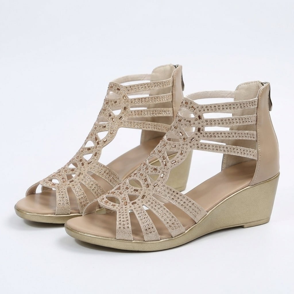 Sandales chic femme à talon compensé. Mode estivale et confort orthopédique, élégance assurée.