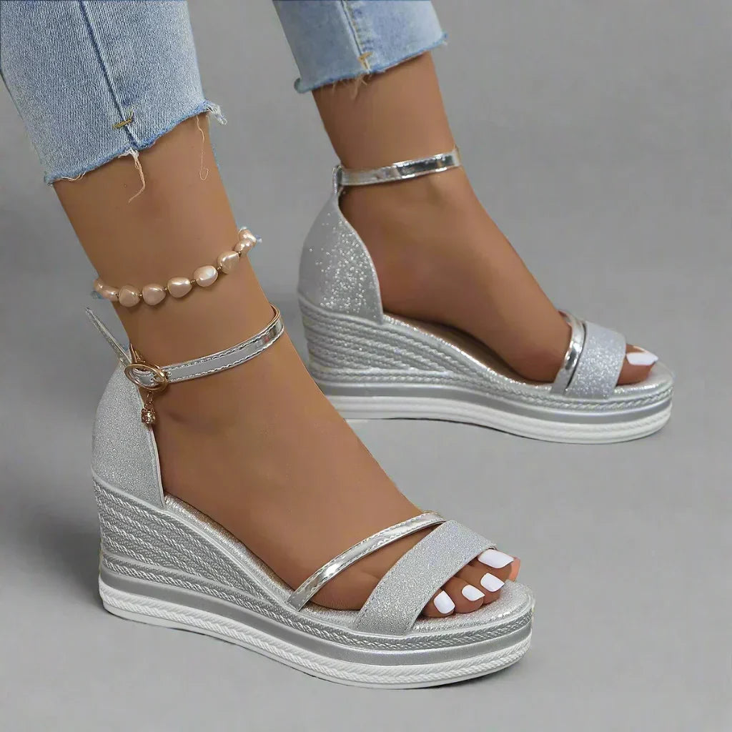 Élégantes sandales orthopédiques chic pour femmes, offrant soutien et style polyvalent pour l'été.