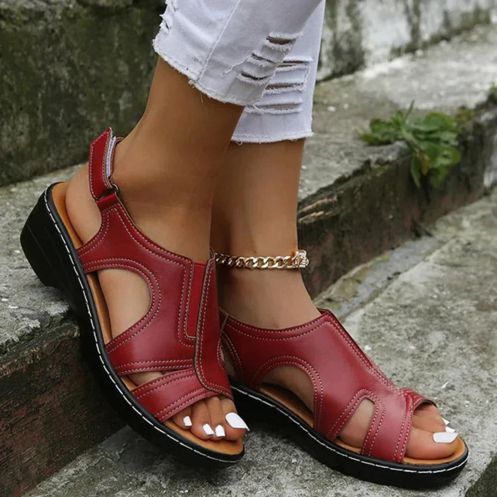 Sandales femme mode estivale, compensées et orthopédiques, idéales pour un quotidien confortable.