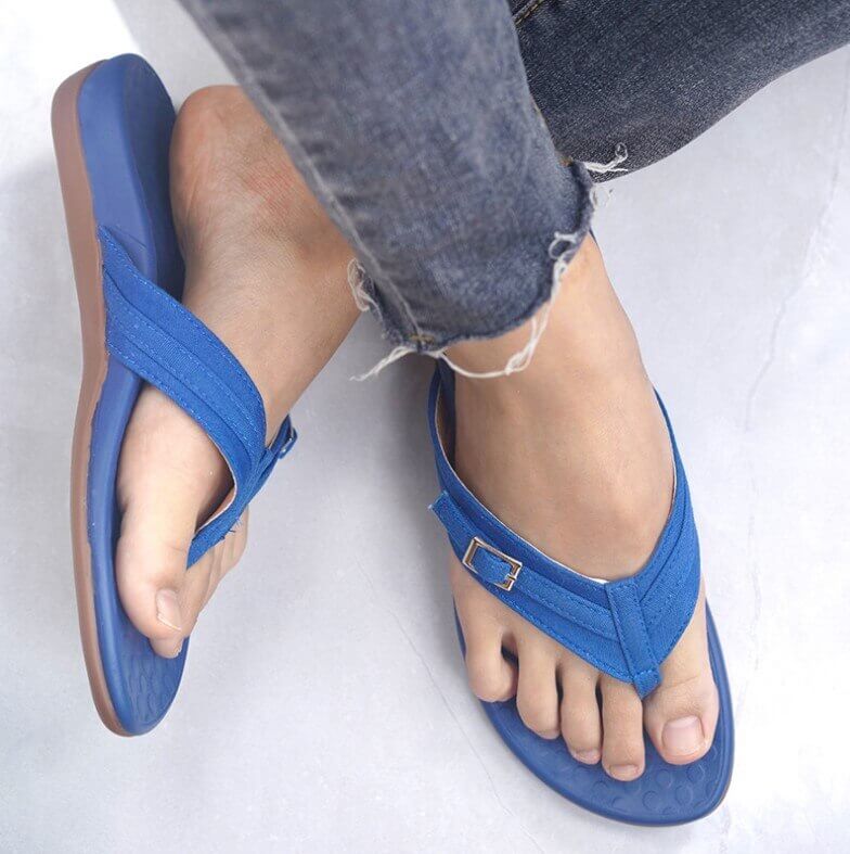 Chaussures confortables femme, sandales orthopédiques élégantes pour le bien-être estival.