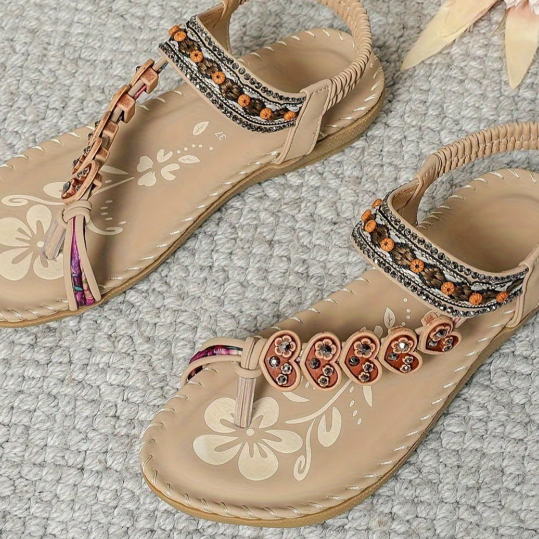Paire de sandales orthopédiques pour femme avec support de voûte, ornée de perles, style bohème parfait pour l'été.