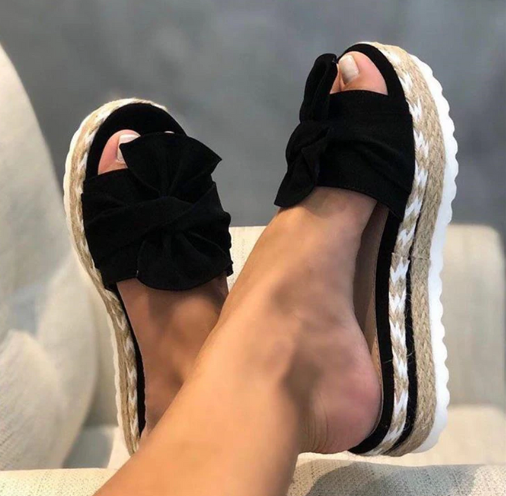 Sandales femme élégantes et orthopédiques, parfaites pour l'été. Soutien voûte plantaire et confort quotidien garanti.