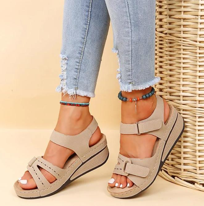 Sandales pour femmes avec soutien orthopédique avancé, soulageant la douleur des pieds et offrant un confort durable.
