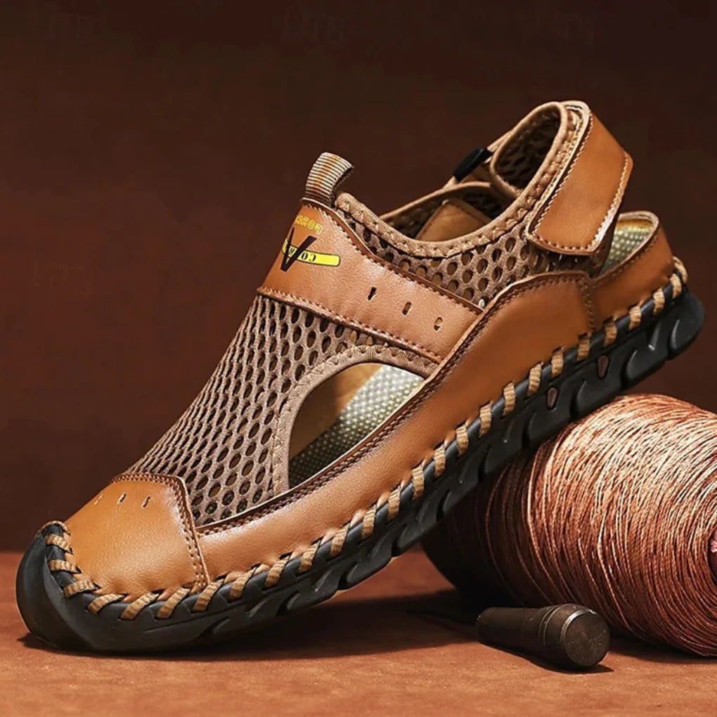 Sandales orthopédiques à bout fermé marron pour homme, confort d'été, protection des orteils et marche.