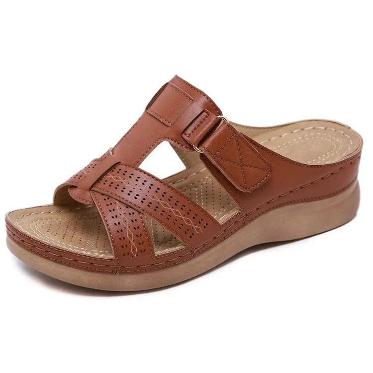 Sandales orthopédiques pour femmes, conçues pour une posture correcte et un soulagement durable des douleurs plantaires.
