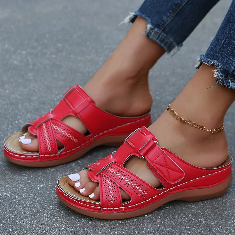 Sandales orthopédiques ajustables pour femmes, parfaites pour le confort quotidien et une meilleure posture.